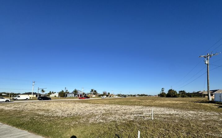Pictures of Land property located at 2013 Skyline Blvd, Cape Coral, FL 33991 for sales - image #1