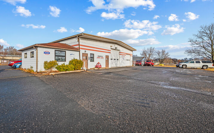 Pictures of Industrial, Retail, Special Purpose property located at 15 King Spring Rd, Windsor Locks, CT 06096 for sales - image #1