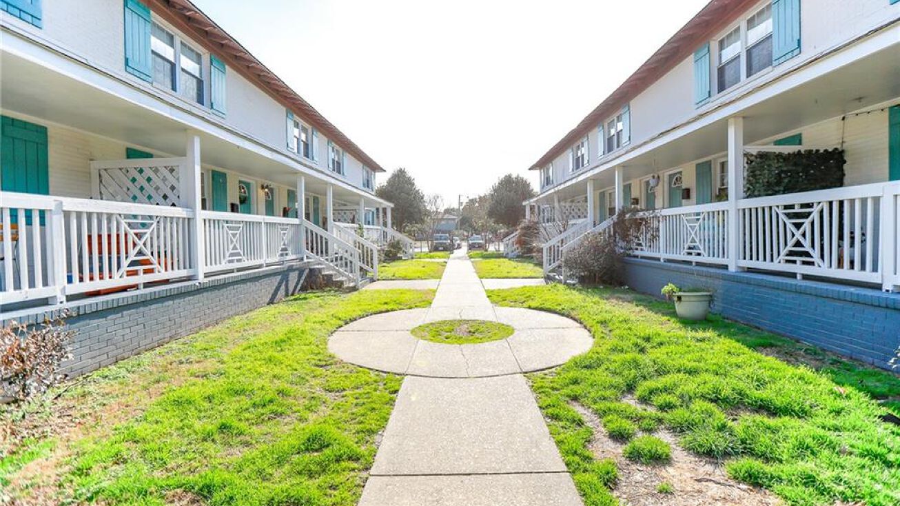 Pictures of Multifamily property located at 831 W Ocean View Ave, Norfolk, VA 23503 for sales - image #1