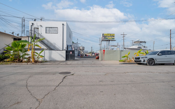 Pictures of Mixed Use property located at 11470 Vanowen St, Los Angeles, CA 91605 for sales - image #1