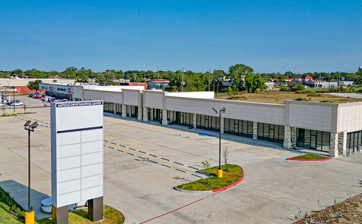Pictures of Retail property located at 12180 Antoine Dr, Houston, TX 77066 for sales - image #1
