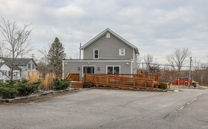 image of property at 4 NEW HUDSON RD Aurora OH 44202-9300