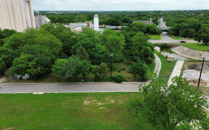 Pictures of Land property located at 531 Wainwright St, Denton, TX 76201 for sales - image #1
