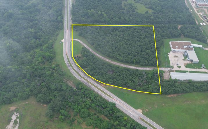 Pictures of Land property located at 2101 Shady Oaks Dr, Denton, TX 76205 for sales - image #1