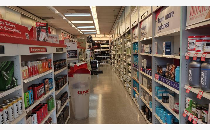 Pictures of Retail property located at 1851 NE 185th St, North Miami Beach, FL 33179 for sales - image #1