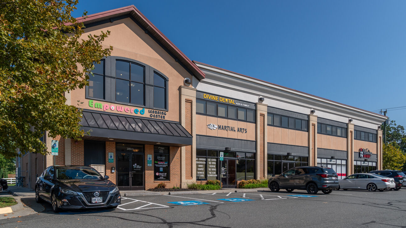 Pictures of Office, Retail property located at 20915 Ashburn Rd, Ashburn, VA 20147 for sales - image #1