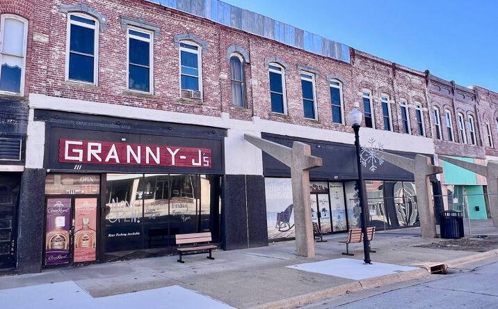 Pictures of Office property located at 111-113 West 9th Street, Coffeyville, KS 67337 for sales - image #1