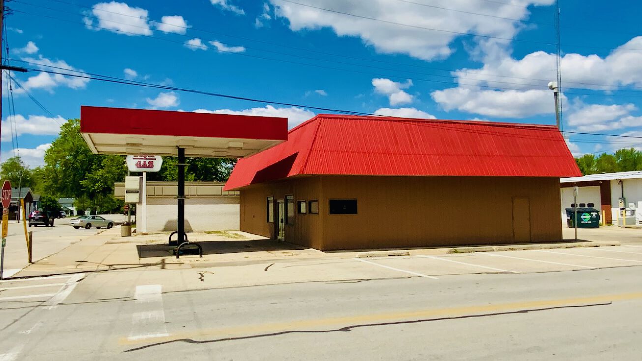 Pictures of Mixed Use, Office, Retail property located at 105 W Si Johnson Ave, Sheridan, IL 60551 for sales - image #1