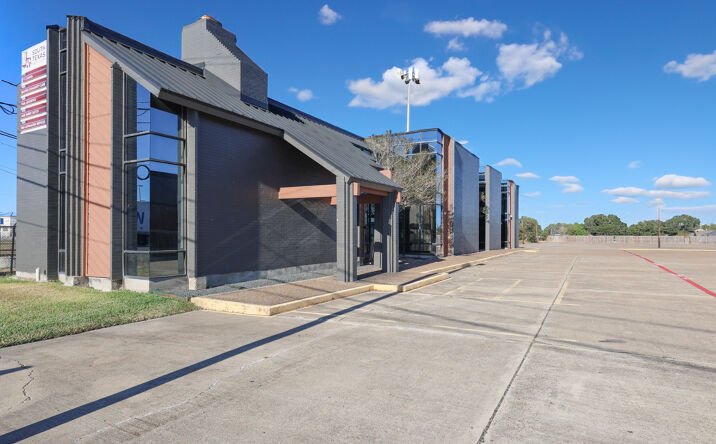 Pictures of Office, Retail property located at 4104 Houston Highway, Victoria, TX 77901 for sales - image #1