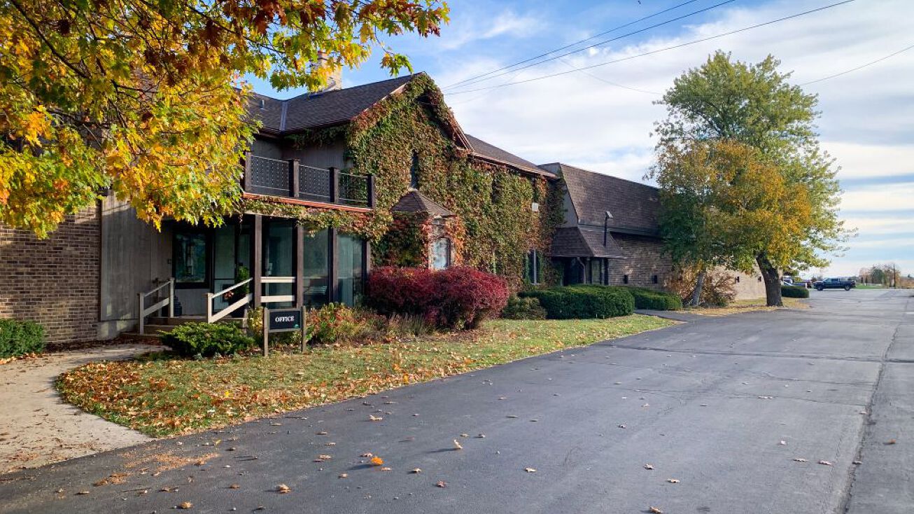 N56W21318 Silver Spring Dr, Menomonee Falls, WI 53051 | Crexi.com