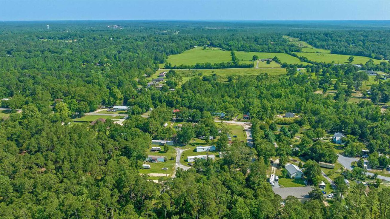 Pictures of Business for Sale, Mobile Home Park property located at 707 Eden Ln, Cantonment, FL 32533 for sales - image #1