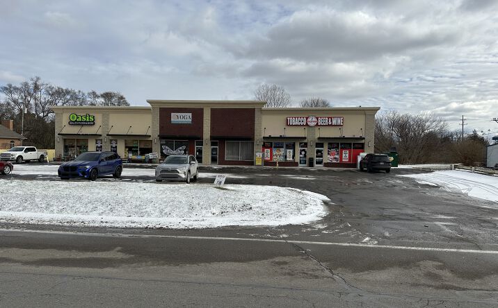 Pictures of Retail property located at 64 N Williams Lake Rd, Waterford Township, MI 48327 for sales - image #1