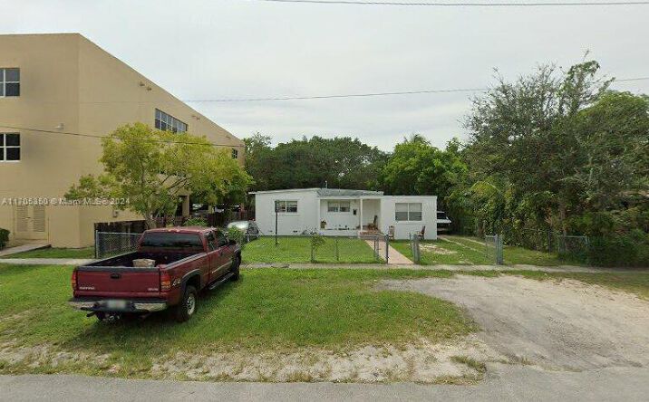 Pictures of Mixed Use property located at 1680 NE 162nd St, North Miami Beach, FL 33162 for sales - image #1