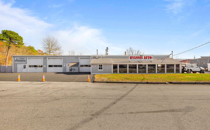 Pictures of Industrial, Retail property located at 118 Thornton Dr, Barnstable, MA 02601 for sales - image #1