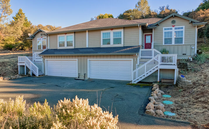 Pictures of Multifamily property located at 10401 Point Lakeview Road, Kelseyville, CA 95451 for sales - image #1