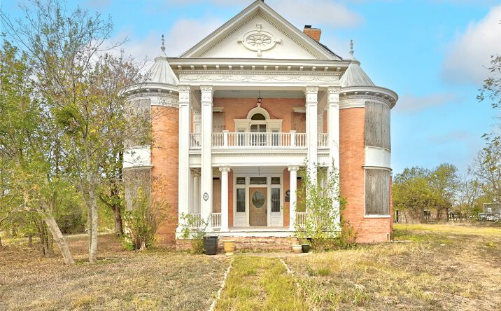 Pictures of Hospitality, Retail, Special Purpose property located at 709 Lexington St, Manor, TX 78653 for sales - image #1