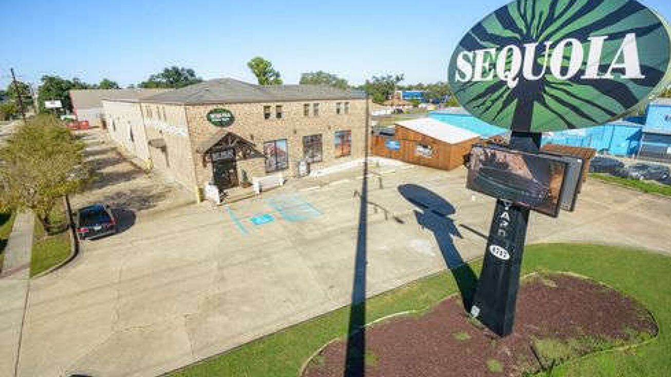 Pictures of Industrial, Mixed Use, Retail property located at 4717 Airline Dr, Metairie, LA 70001 for sales - image #1