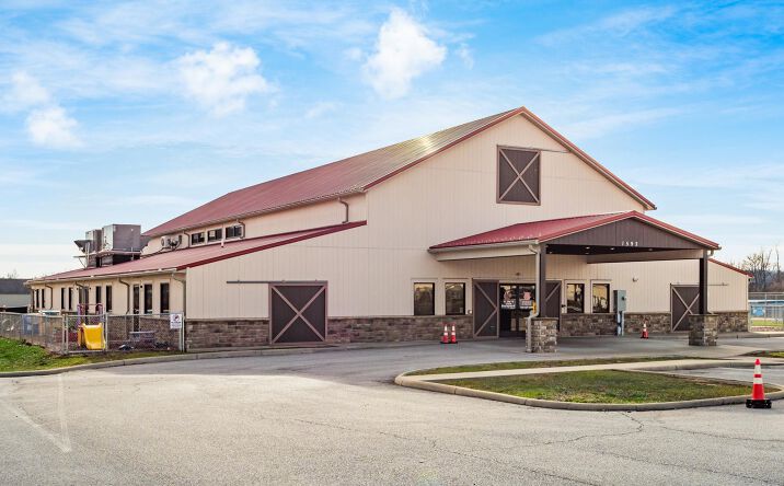 Pictures of Office, Hospitality, Mixed Use property located at 1592 Fairview Rd, Zanesville, OH 43701 for sales - image #1