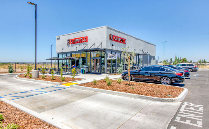 Pictures of Retail property located at 2880 Jensen Ave, Sanger, CA 93657 for sales - image #1