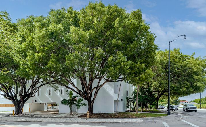 Pictures of Office property located at 951 S Le Jeune Rd, Miami, FL 33134 for sales - image #1