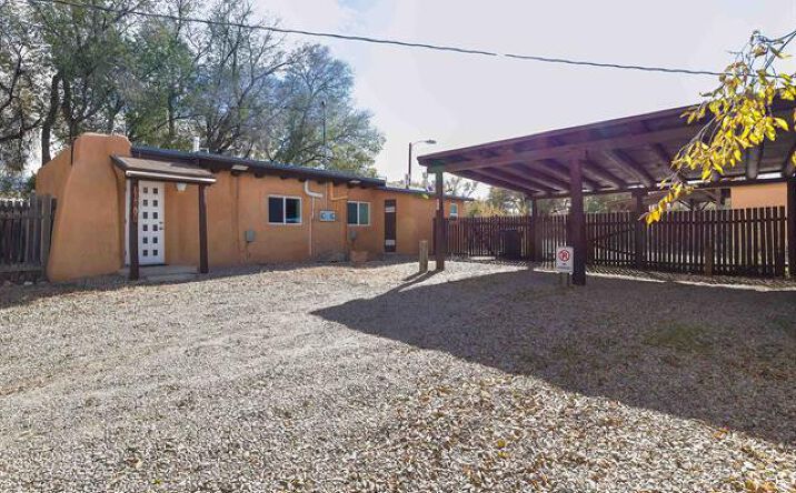 Pictures of Multifamily property located at 104 Brooks St, Taos, NM 87571 for sales - image #1