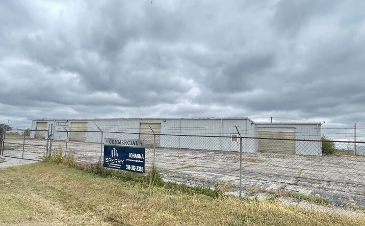 Pictures of Industrial property located at 13 N Industrial Ave, Wellington, KS 67152 for sales - image #1