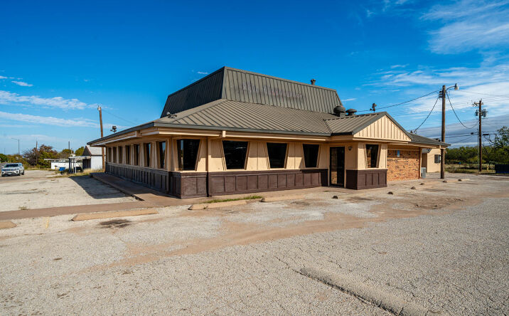 Pictures of Retail, Office property located at 702 N Swenson St, Stamford, TX 79553 for sales - image #1