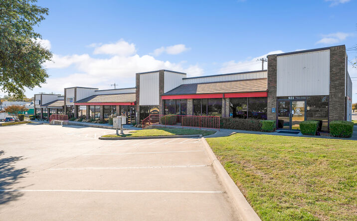 Pictures of Office property located at 915 N Mill St, Lewisville, TX 75057 for sales - image #1