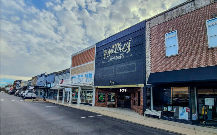Pictures of Retail, Office property located at 109 SE Main St, Gravette, AR 72736 for sales - image #1
