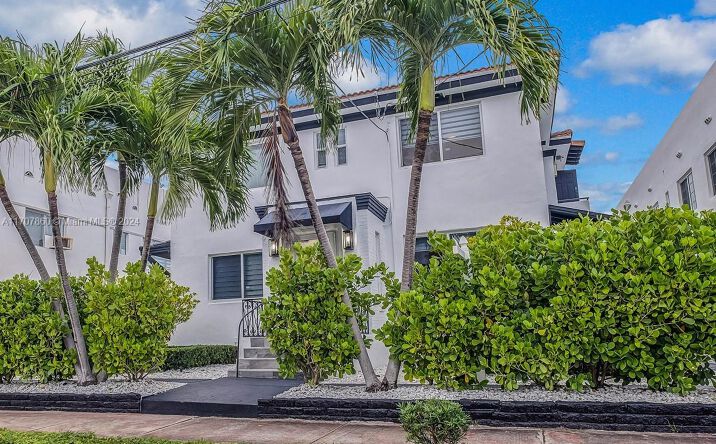 Pictures of Multifamily property located at 813-15 39th, Miami Beach, FL 33140 for sales - image #1