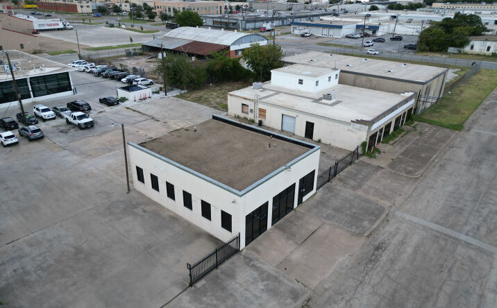 Pictures of Office, Retail property located at 2616 White Settlement Rd, Fort Worth, TX 76107 for sales - image #1