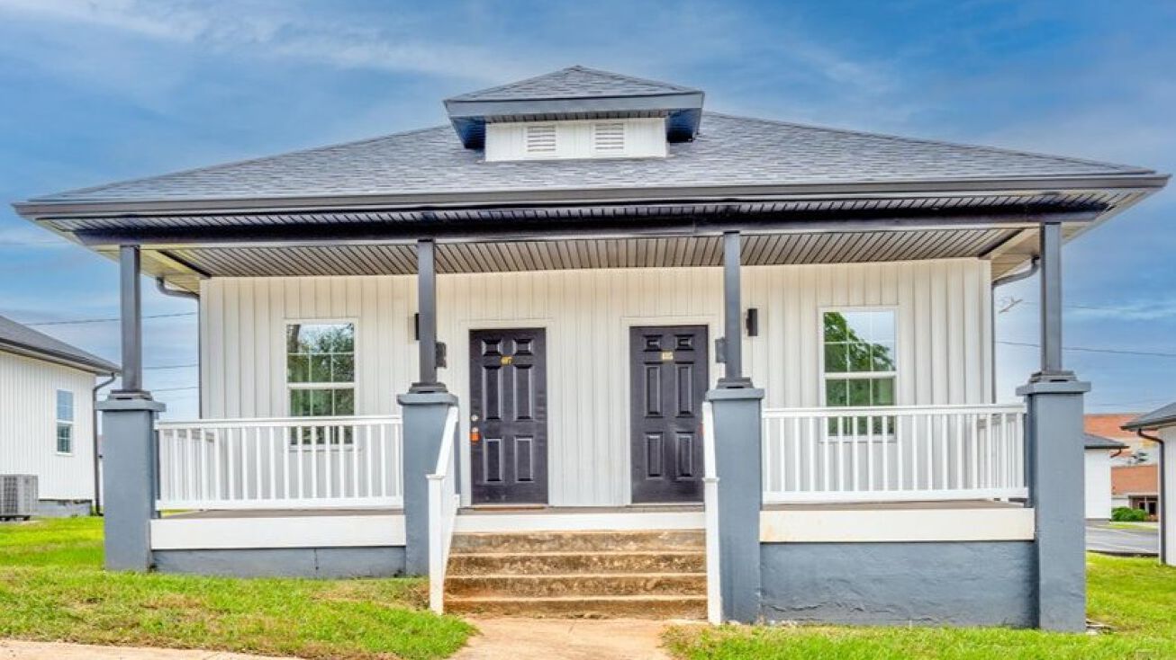 Pictures of Multifamily property located at 405 Novelty St, Altavista, VA 24517 for sales - image #1