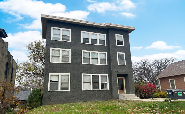 Pictures of Multifamily property located at 686 19th St, Des Moines, IA 50314 for sales - image #1