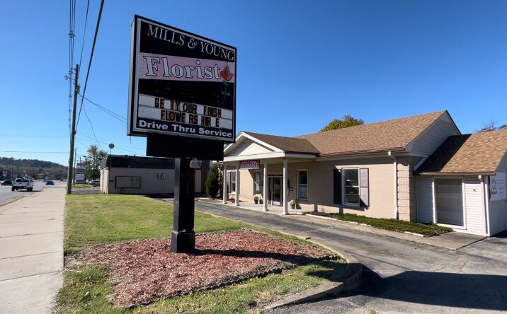 Pictures of Hospitality, Retail property located at 7122 Dixie Hwy, Louisville, KY 40258 for sales - image #1