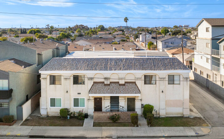 Pictures of Multifamily property located at 15917 Prairie Ave, Lawndale, CA 90260 for comps - image #1