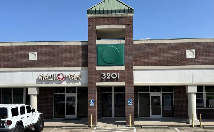 Pictures of Mixed Use, Office, Retail property located at 3201 W 7th Ave, Corsicana, TX 75110 for sales - image #1
