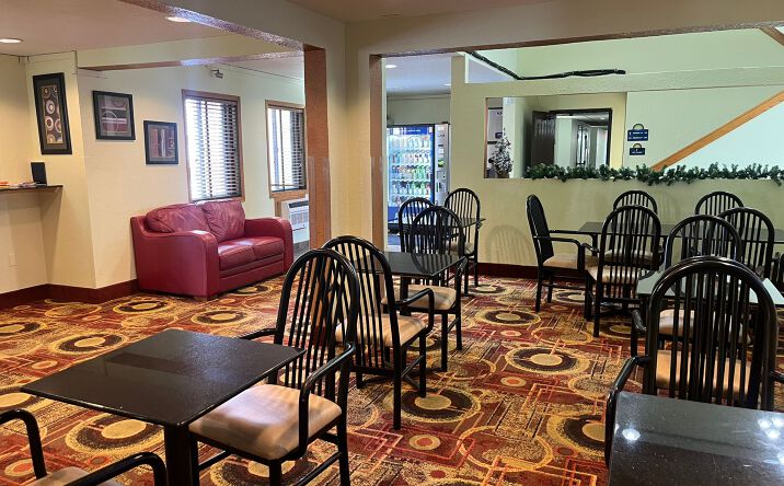 Pictures of Hospitality property located at 3040 5th Ave S, Fort Dodge, IA 50501 for sales - image #1