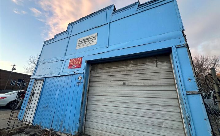 Pictures of Retail property located at 3200 E 31st Street, Kansas City, MO 64128 for sales - image #1