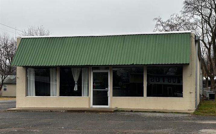 Pictures of Retail, Industrial property located at 401 S 2nd Street, Stilwell, OK 74960 for sales - image #1