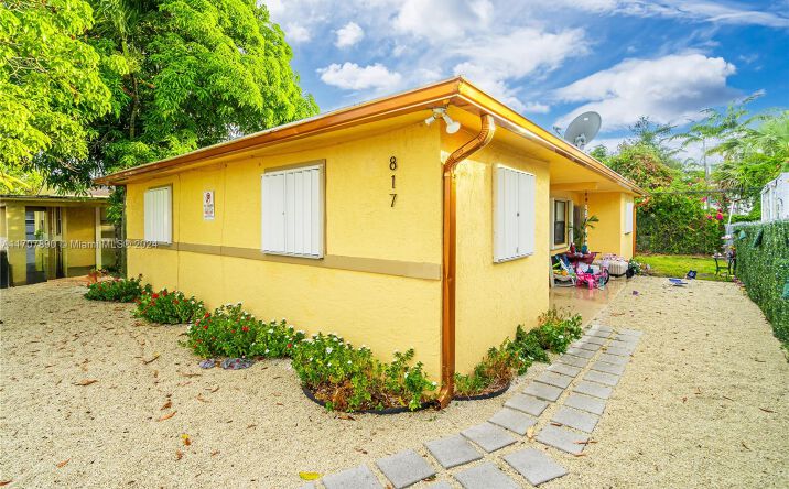 Pictures of Multifamily property located at 817 NW 12th ave, Fort Lauderdale, FL 33311 for sales - image #1