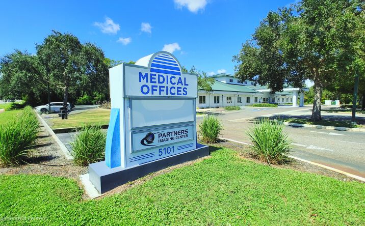 Pictures of Office property located at 5101 4th Ave Cir E, Bradenton, FL 34208 for sales - image #1