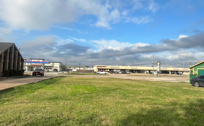 Pictures of Land property located at 0 Spencer Hy, Pasadena, TX 77505 for sales - image #1