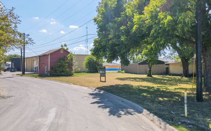 Pictures of Land property located at 606 Wainwright St, Denton, TX 76201 for sales - image #1
