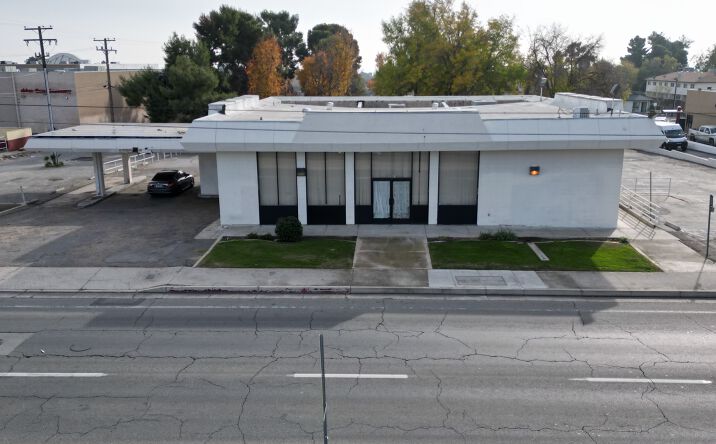 Pictures of Office, Retail property located at 2001 Columbus St, Bakersfield, CA 93305 for sales - image #1