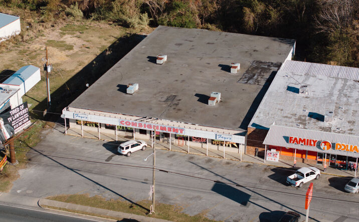 Pictures of Retail property located at 125 E Parker St, Baxley, GA 31513 for sales - image #1