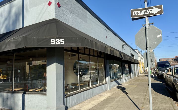 Pictures of Mixed Use, Retail property located at 935 SE Hawthorne Blvd, Portland, OR 97214 for sales - image #1