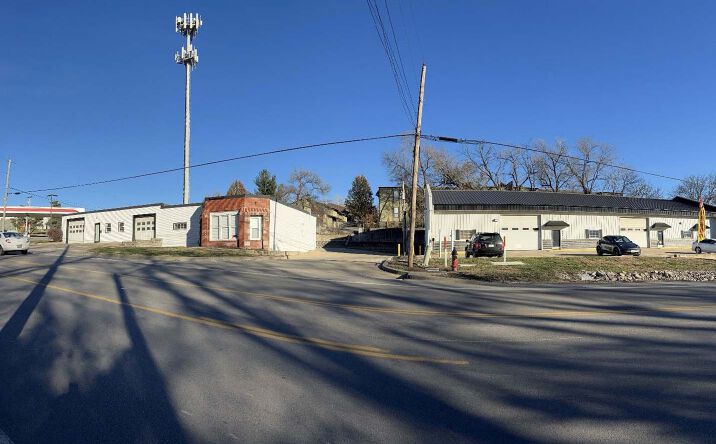 Pictures of Retail, Office, Industrial, Mixed Use property located at 4219-4225 NE Antioch Rd, Kansas City, MO 64117 for sales - image #1