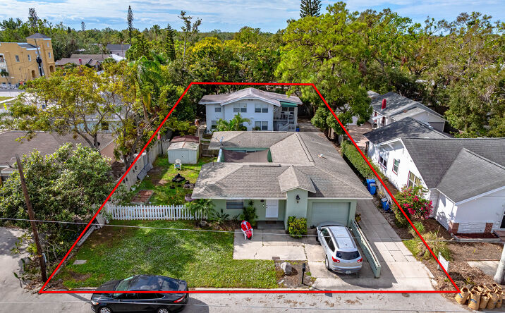 Pictures of Multifamily property located at 928 16th St W, Bradenton, FL 34205 for sales - image #1