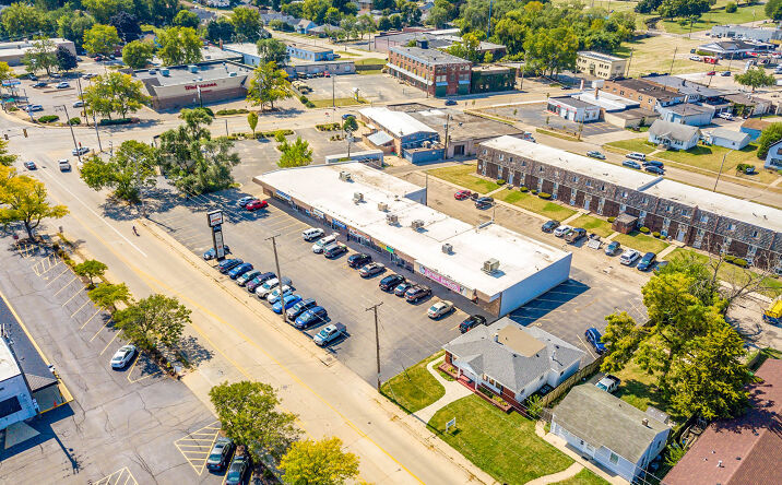 Pictures of Retail property located at 615 S Rockford Ave, Rockford, IL 61104 for sales - image #1