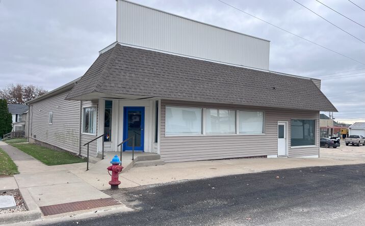 Pictures of Office, Retail property located at 101 S Rose St, Elmwood, IL 61529 for sales - image #1